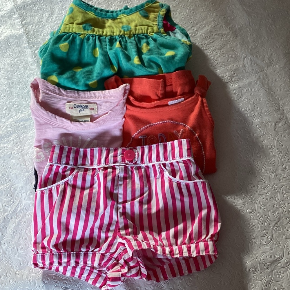 BUNDLE OF ADORABLE GIRLS CLOTHES SIZE 12-18 months .